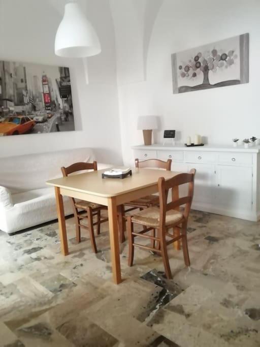 Ferienwohnung Alloggio Incantevole Storico Carovigno Exterior foto
